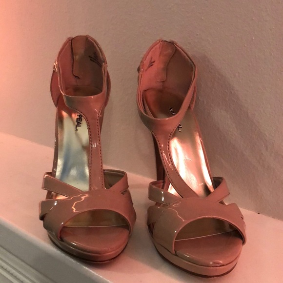 Beautiful nude color heels - Picture 2 of 8